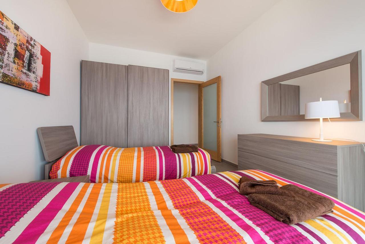 Seafront Apartment Сліма Екстер'єр фото