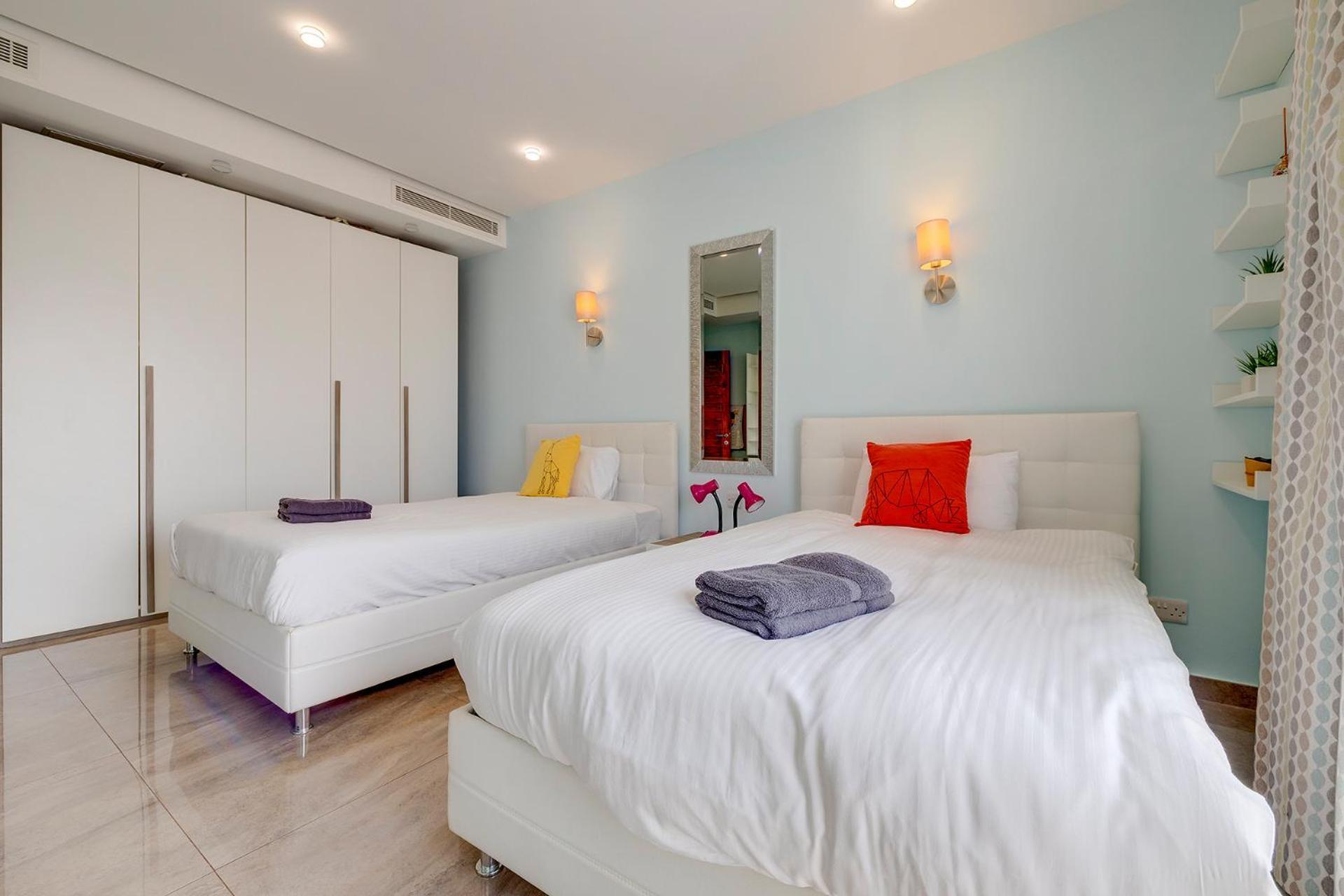 Seafront Apartment Сліма Екстер'єр фото