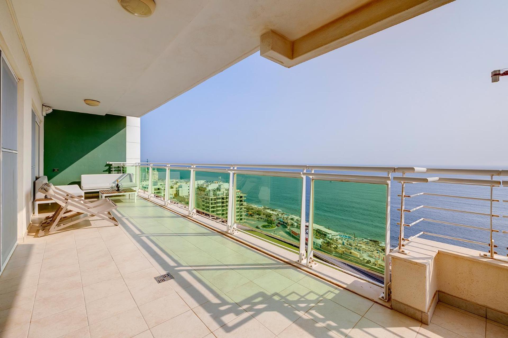 Seafront Apartment Сліма Екстер'єр фото